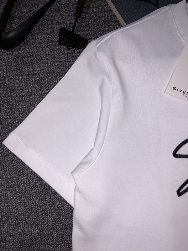 ブランドTシャツ背面デザイン